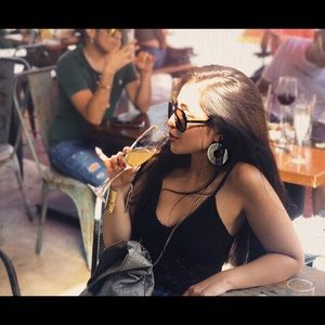 Meet your Posher, Melissa Nicole.